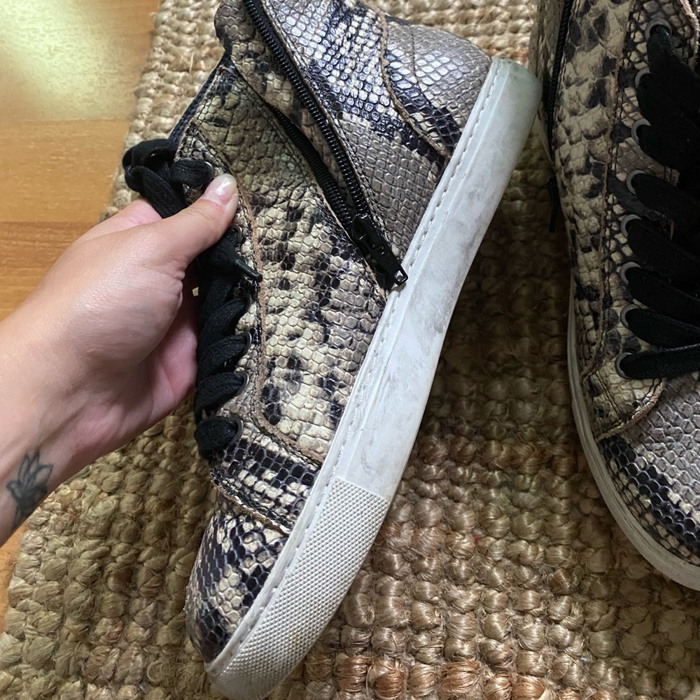 Matisse snakeskin high tops w zipper